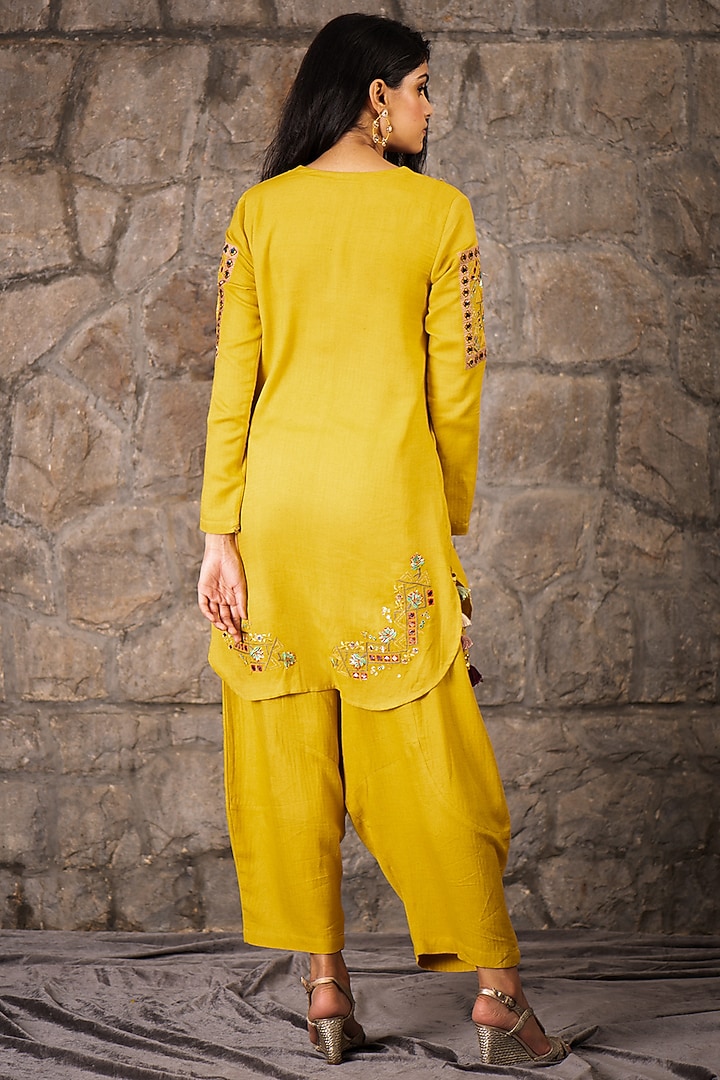 Mustard Embroidered Kashmiri Kurta Set by Inej at Pernia's Pop Up Shop