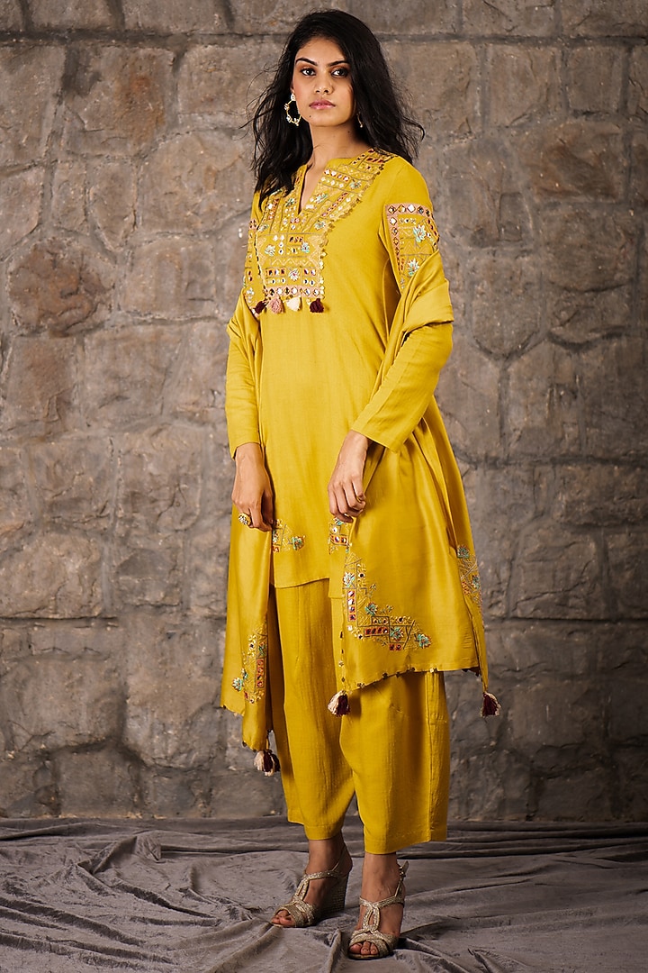 Mustard Embroidered Kashmiri Kurta Set by Inej at Pernia's Pop Up Shop
