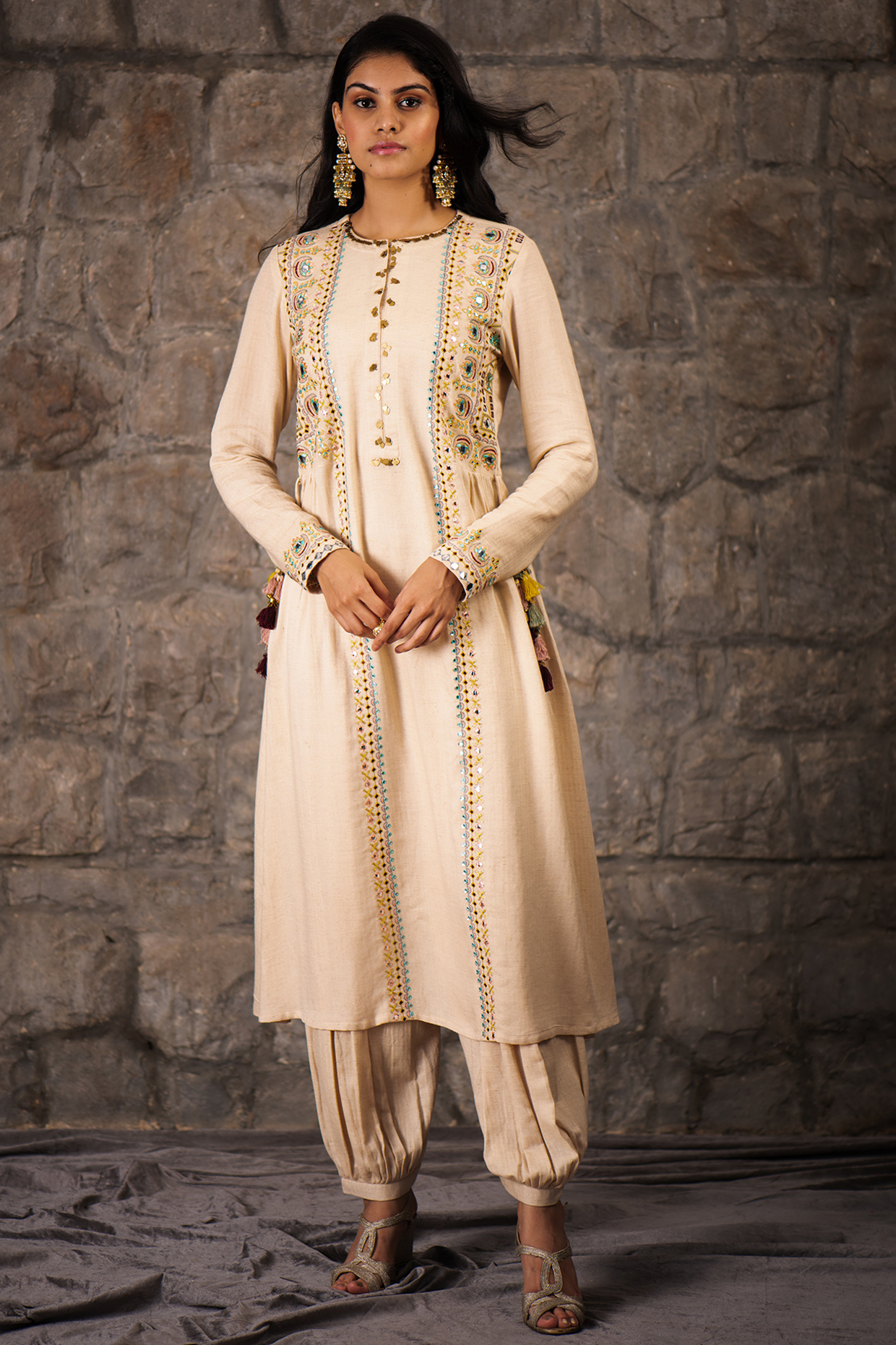 Off-White Embroidered Kurta Set by Inej at Pernia's Pop Up Shop