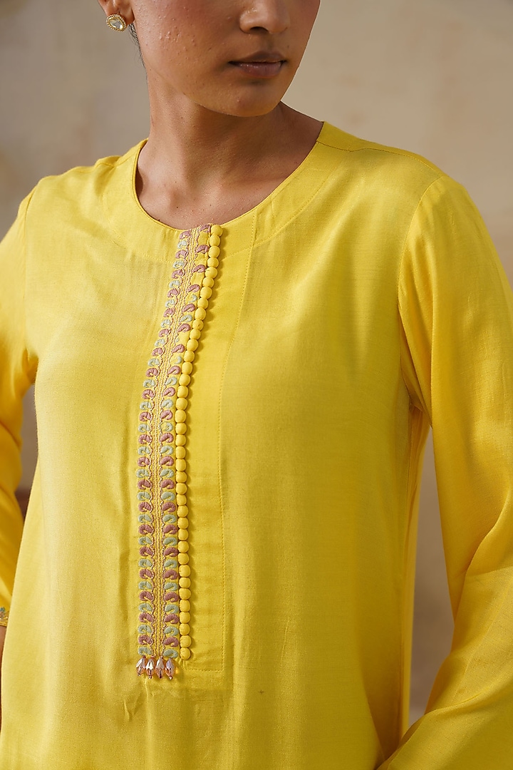 Yellow Cotton Silk Thread Embroidered Kurta Set by Inej at Pernia's Pop Up Shop