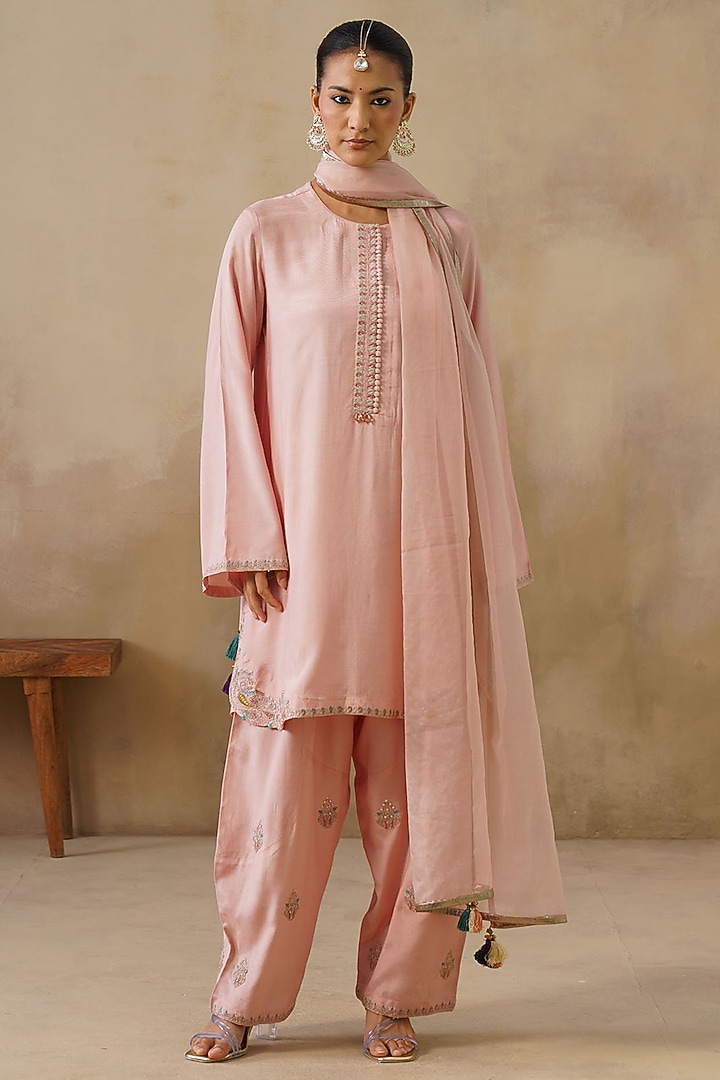 Pink Cotton Silk Thread Embroidered Kurta Set by Inej at Pernia's Pop Up Shop