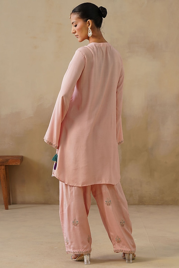 Pink Cotton Silk Thread Embroidered Kurta Set by Inej at Pernia's Pop Up Shop