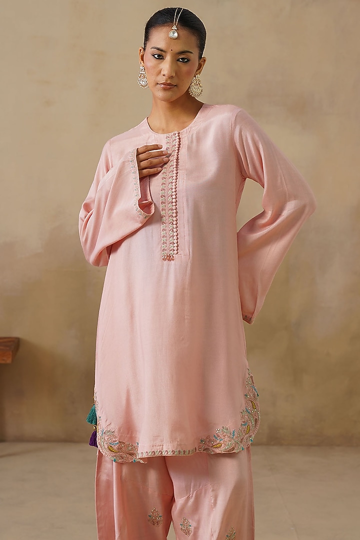 Pink Cotton Silk Thread Embroidered Kurta Set by Inej at Pernia's Pop Up Shop