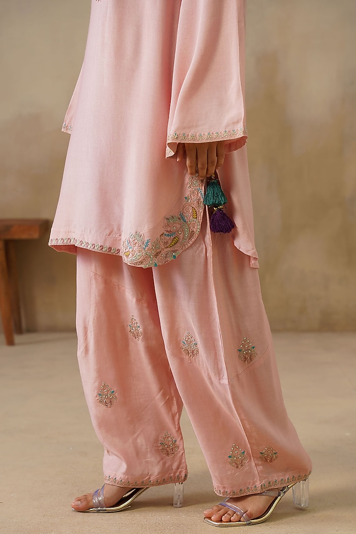 Pink Cotton Silk Thread Embroidered Kurta Set by Inej at Pernia's Pop Up Shop