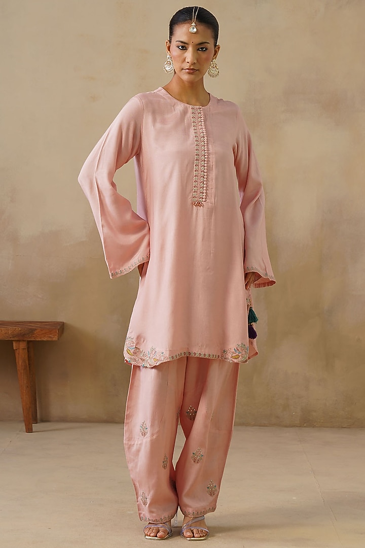 Pink Cotton Silk Thread Embroidered Kurta Set by Inej at Pernia's Pop Up Shop