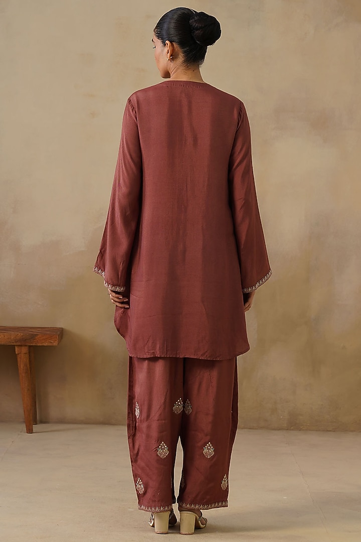 Brown Cotton Silk Thread Embroidered Kurta Set by Inej at Pernia's Pop Up Shop
