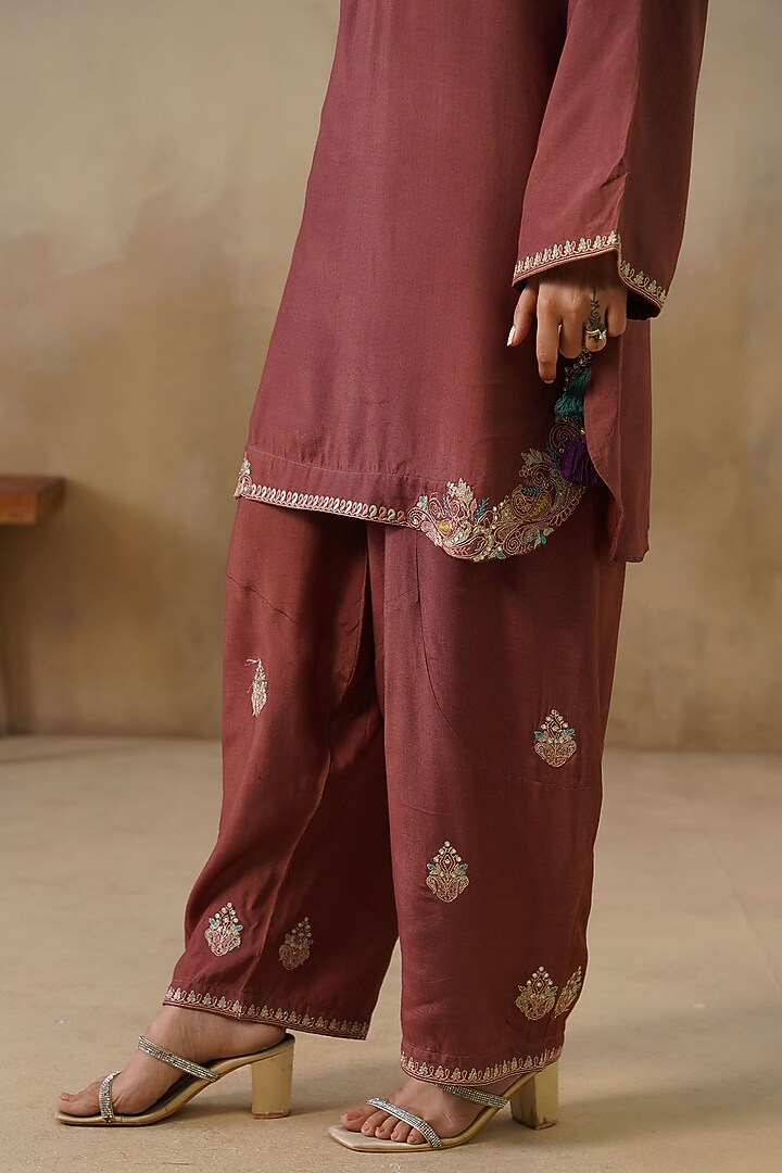 Brown Cotton Silk Thread Embroidered Kurta Set by Inej at Pernia's Pop Up Shop