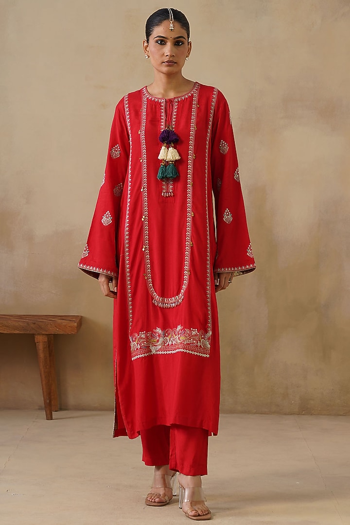 Red Cotton Silk Thread Embroidered Straight-Cut Kurta Set by Inej at Pernia's Pop Up Shop