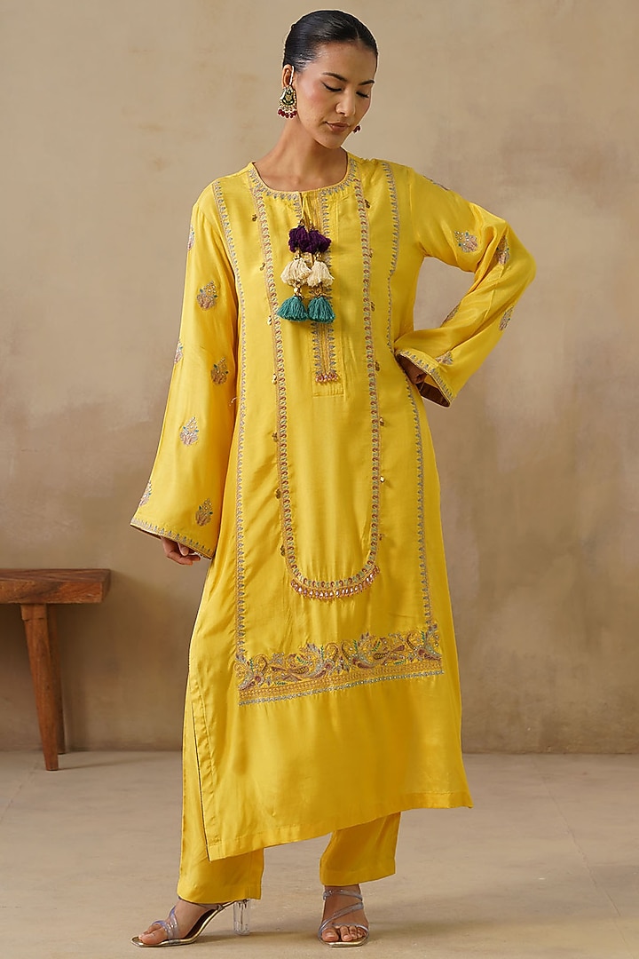 Yellow Cotton Silk Thread Embroidered Straight-Cut Kurta Set by Inej at Pernia's Pop Up Shop