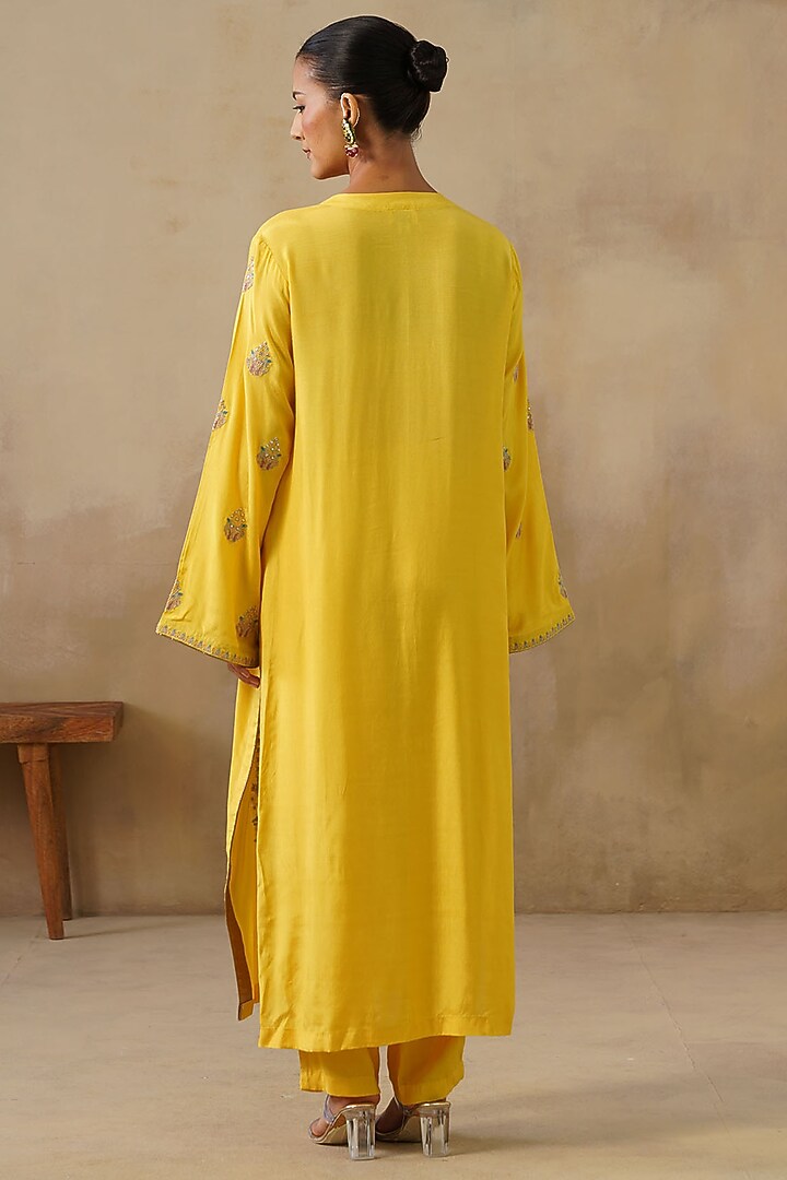 Yellow Cotton Silk Thread Embroidered Straight-Cut Kurta Set by Inej at Pernia's Pop Up Shop
