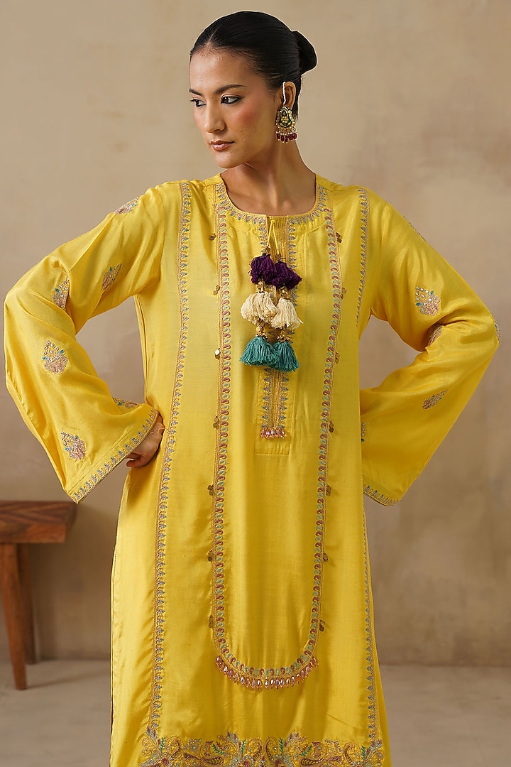 Yellow Cotton Silk Thread Embroidered Straight-Cut Kurta Set by Inej at Pernia's Pop Up Shop