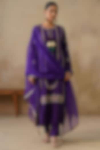 Purple Cotton Silk Thread Embroidered Straight-Cut Kurta Set by Inej at Pernia's Pop Up Shop