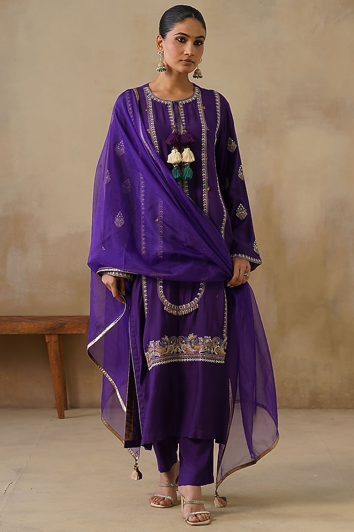 Purple Cotton Silk Thread Embroidered Straight-Cut Kurta Set by Inej at Pernia's Pop Up Shop