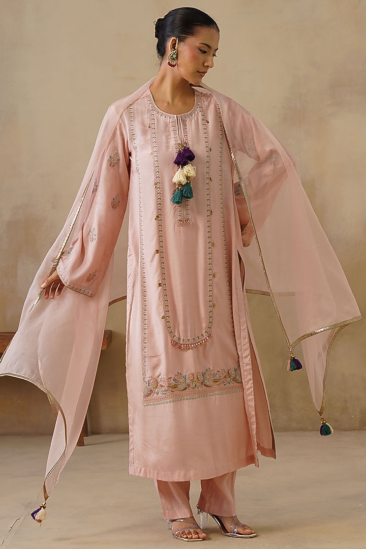 Pink Cotton Silk Thread Embroidered Straight-Cut Kurta Set by Inej at Pernia's Pop Up Shop
