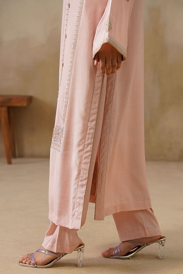 Pink Cotton Silk Thread Embroidered Straight-Cut Kurta Set by Inej at Pernia's Pop Up Shop
