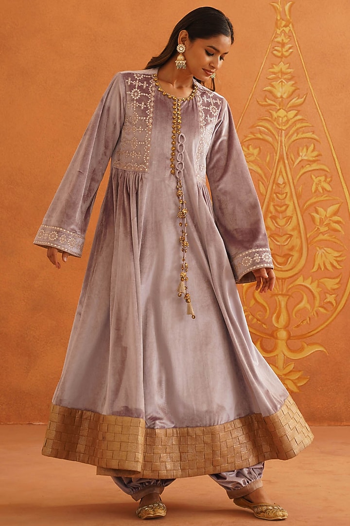 Lilac Velvet Embroidered Gathered Kurta Set by Inej at Pernia's Pop Up Shop