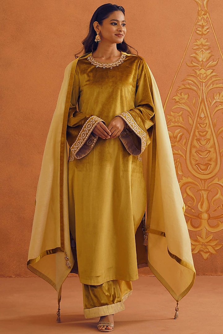 Mustard Velvet Embroidered Kurta Set by Inej at Pernia's Pop Up Shop