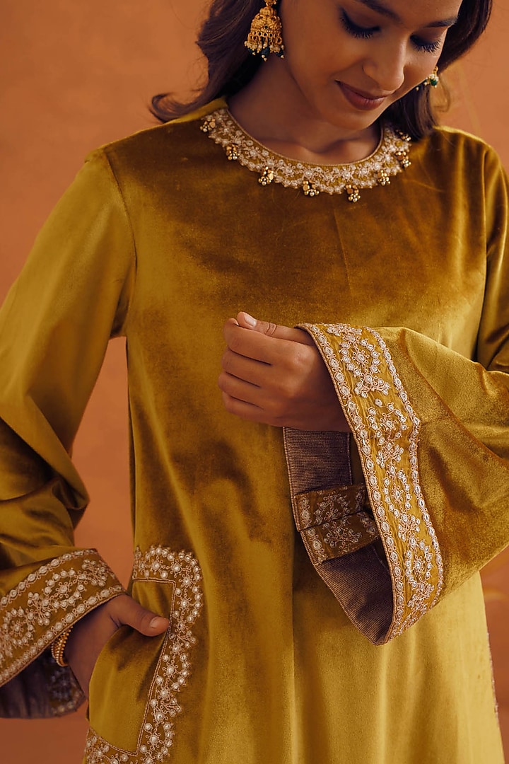 Mustard Velvet Embroidered Kurta Set by Inej at Pernia's Pop Up Shop