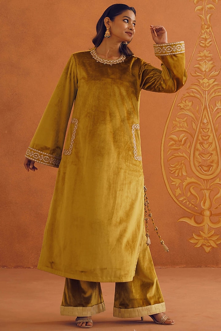 Mustard Velvet Embroidered Kurta Set by Inej at Pernia's Pop Up Shop