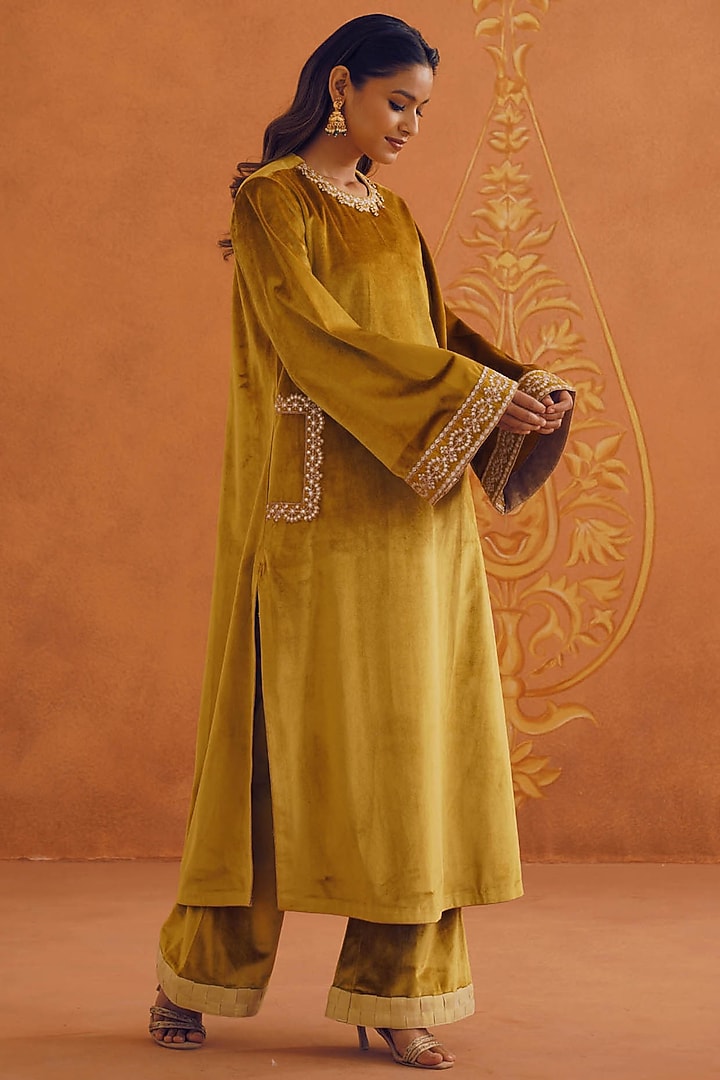 Mustard Velvet Embroidered Kurta Set by Inej at Pernia's Pop Up Shop