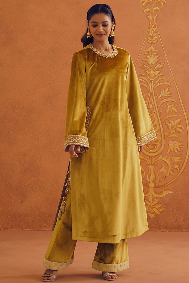 Mustard Velvet Embroidered Kurta Set by Inej at Pernia's Pop Up Shop