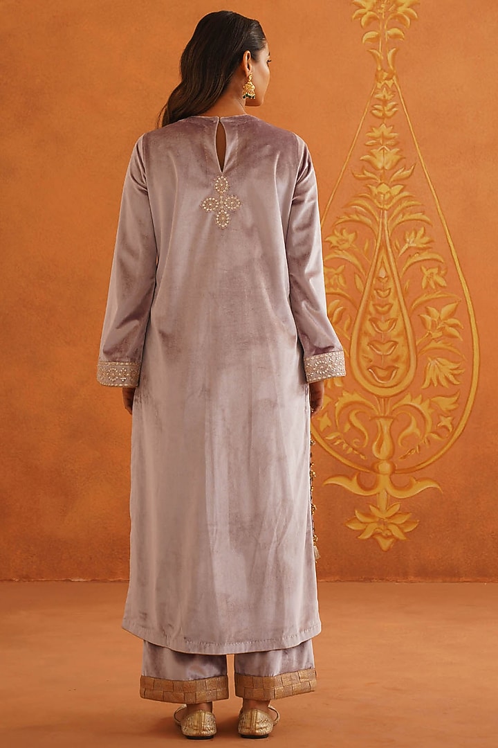 Lilac Velvet Embroidered Kurta Set by Inej at Pernia's Pop Up Shop