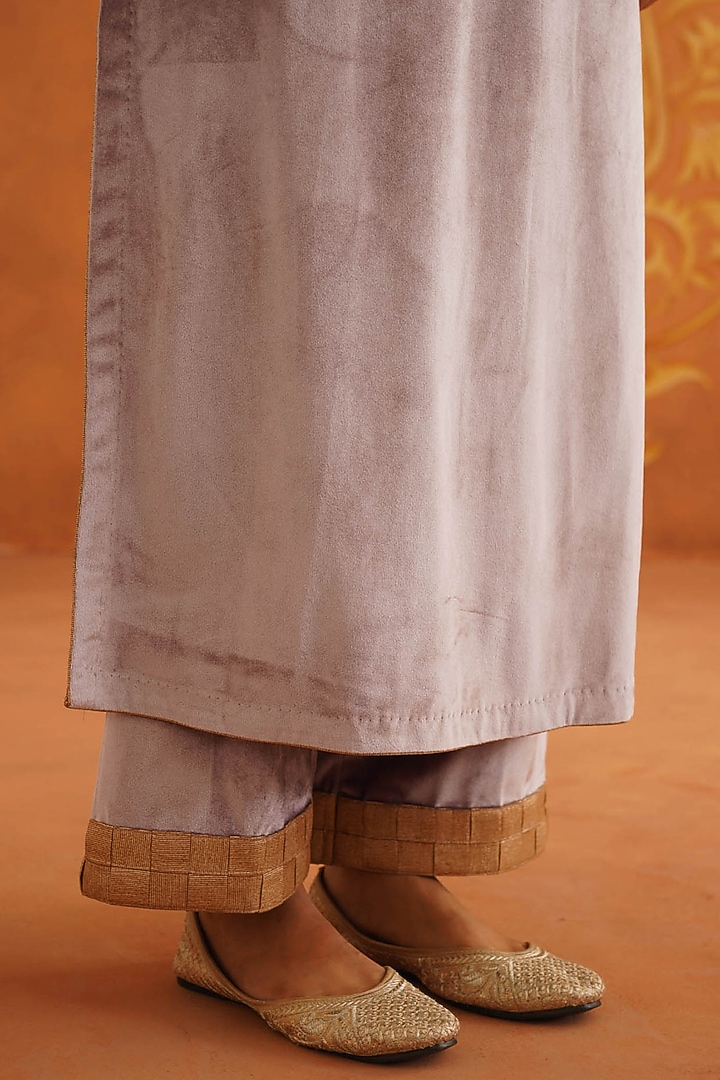 Lilac Velvet Embroidered Kurta Set by Inej at Pernia's Pop Up Shop