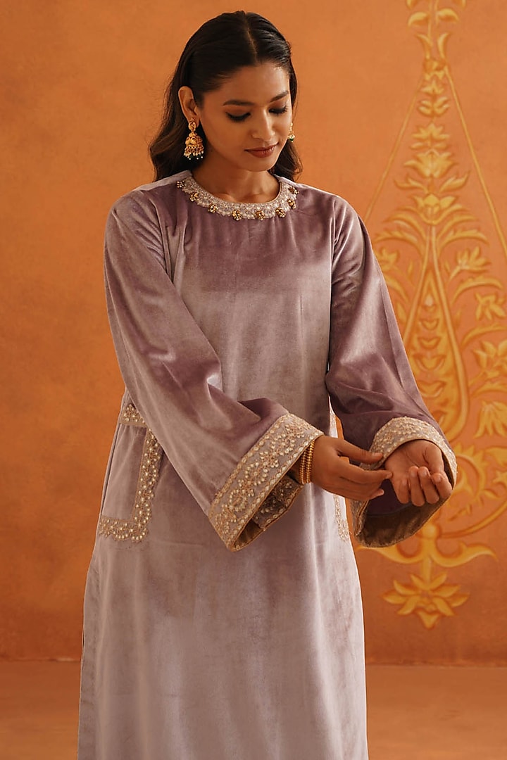 Lilac Velvet Embroidered Kurta Set by Inej at Pernia's Pop Up Shop