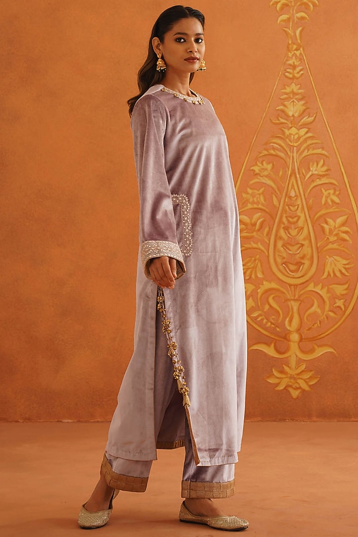 Lilac Velvet Embroidered Kurta Set by Inej at Pernia's Pop Up Shop