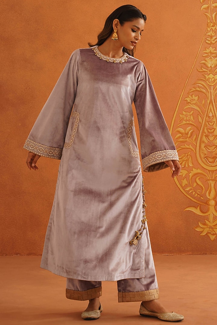 Lilac Velvet Embroidered Kurta Set by Inej at Pernia's Pop Up Shop