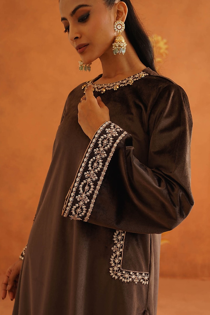 Brown Velvet Embroidered Kurta Set by Inej at Pernia's Pop Up Shop