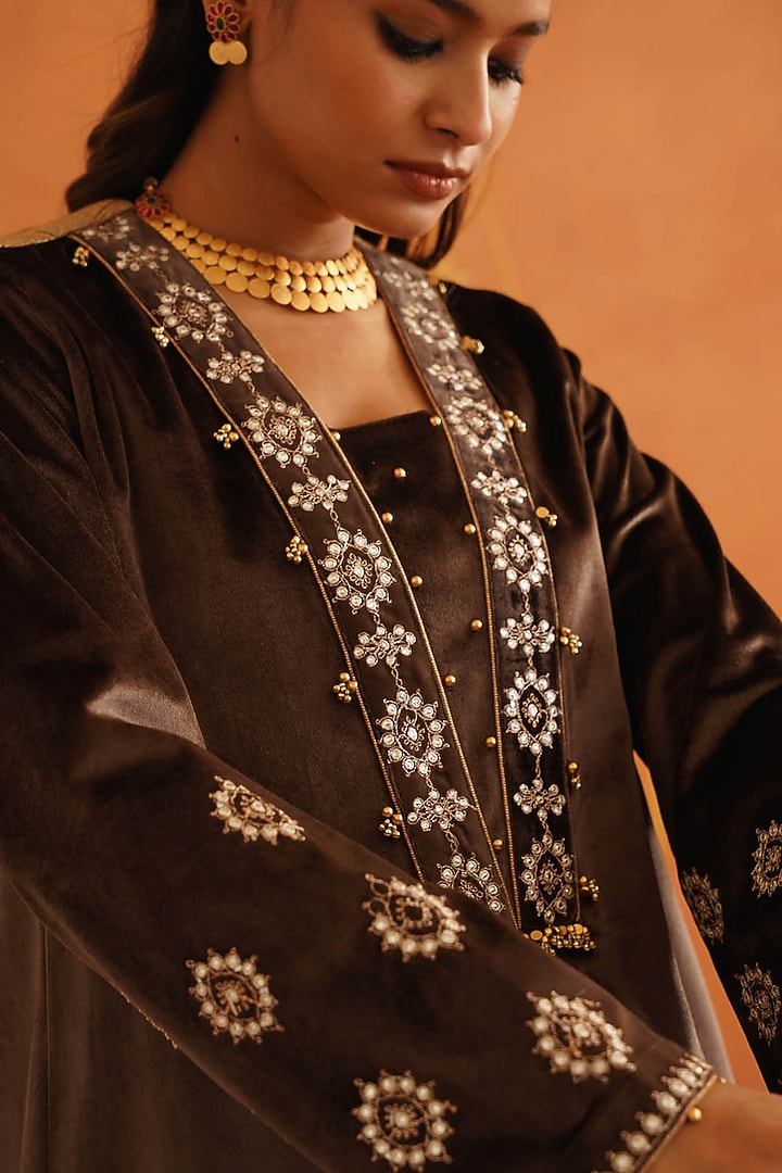 Brown Velvet Dori Embroidered Kurta Set by Inej at Pernia's Pop Up Shop