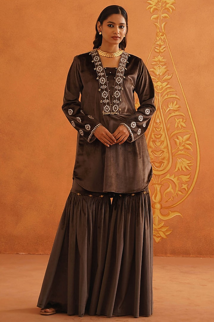 Brown Velvet Dori Embroidered Kurta Set by Inej at Pernia's Pop Up Shop