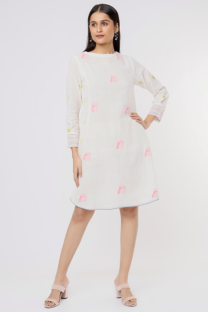 White Floral Printed Kurta by INKPIKLE at Pernia's Pop Up Shop