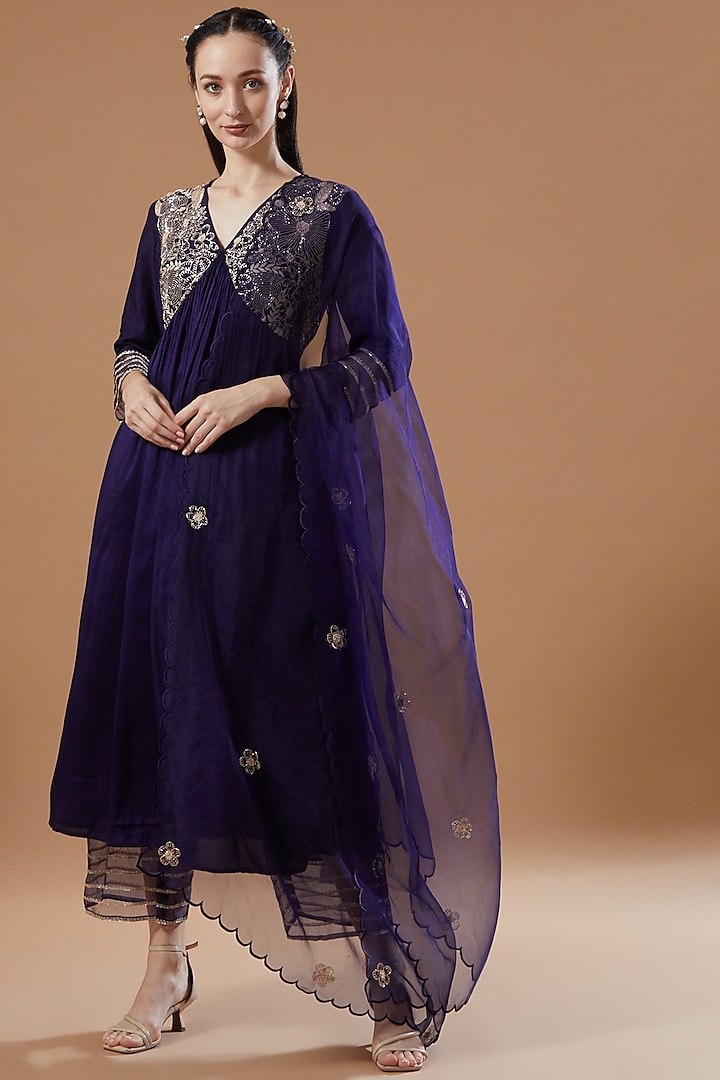 Purple Russian Silk Embroidered Kurta Set by Islie by Priya Jain