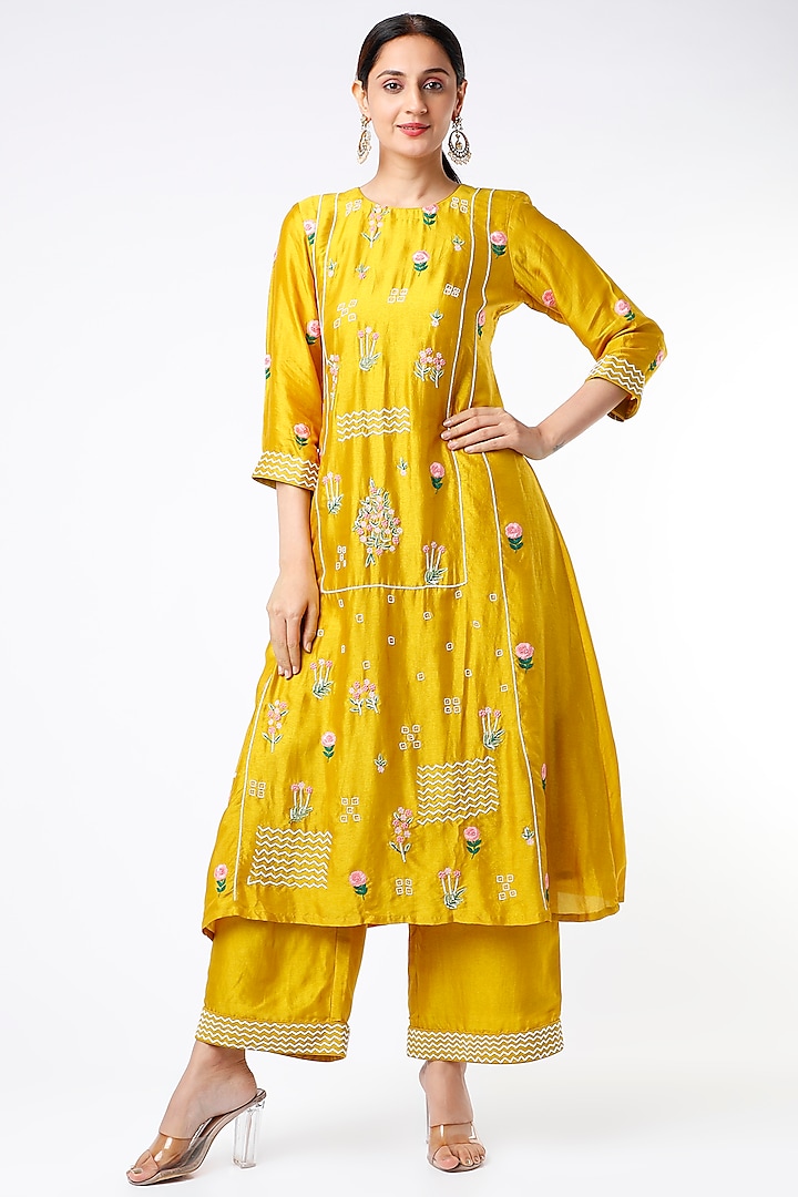 Yellow Embroidered Kurta Set by Islie by Priya Jain