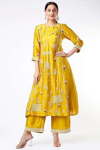 Yellow Embroidered Kurta Set by Islie by Priya Jain