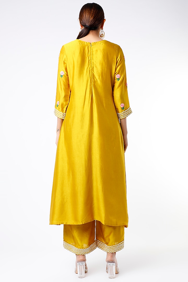 Yellow Embroidered Kurta Set by Islie by Priya Jain at Pernia's Pop Up Shop