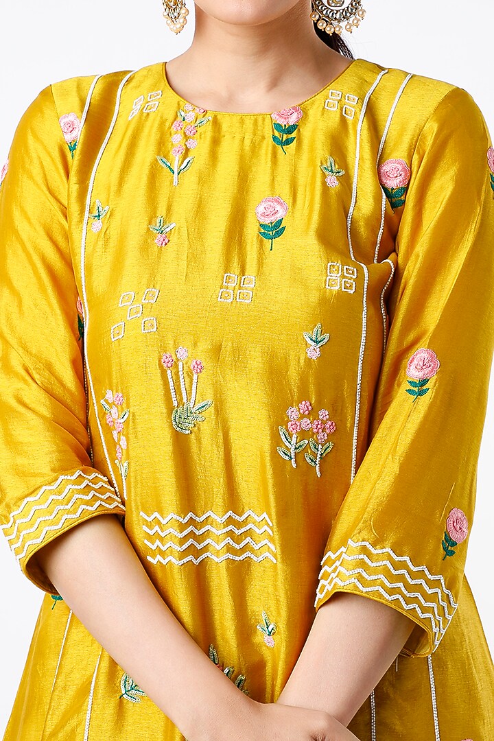 Yellow Embroidered Kurta Set by Islie by Priya Jain at Pernia's Pop Up Shop