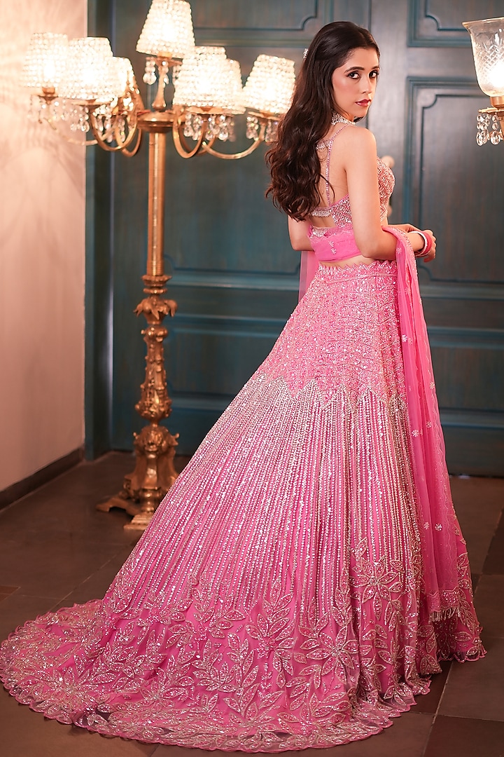 【ULLALA】Mariage Nasi Two Piece Indie Pink Pink Net Floral Embroidered Bridal Lehenga Set by Isa by