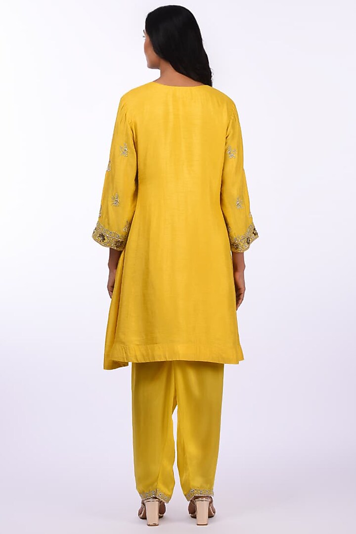Yellow Raw Silk Thread Embroidered Kurta Set by Isha & Anshul at Pernia's Pop Up Shop
