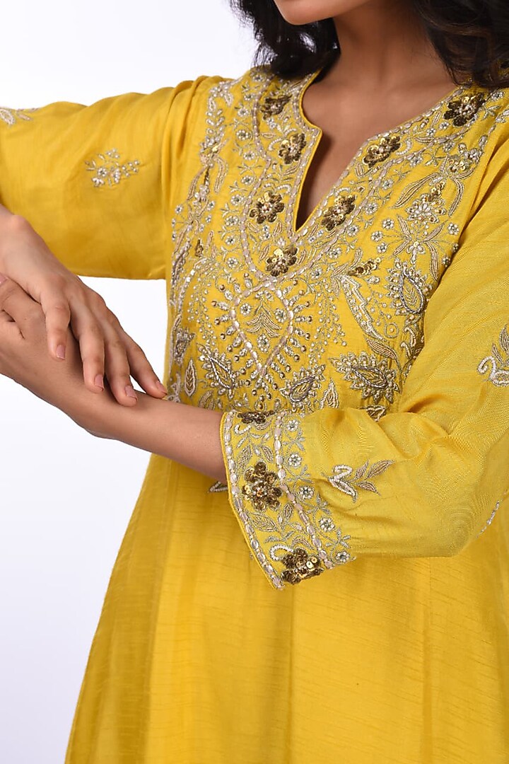 Yellow Raw Silk Thread Embroidered Kurta Set by Isha & Anshul at Pernia's Pop Up Shop