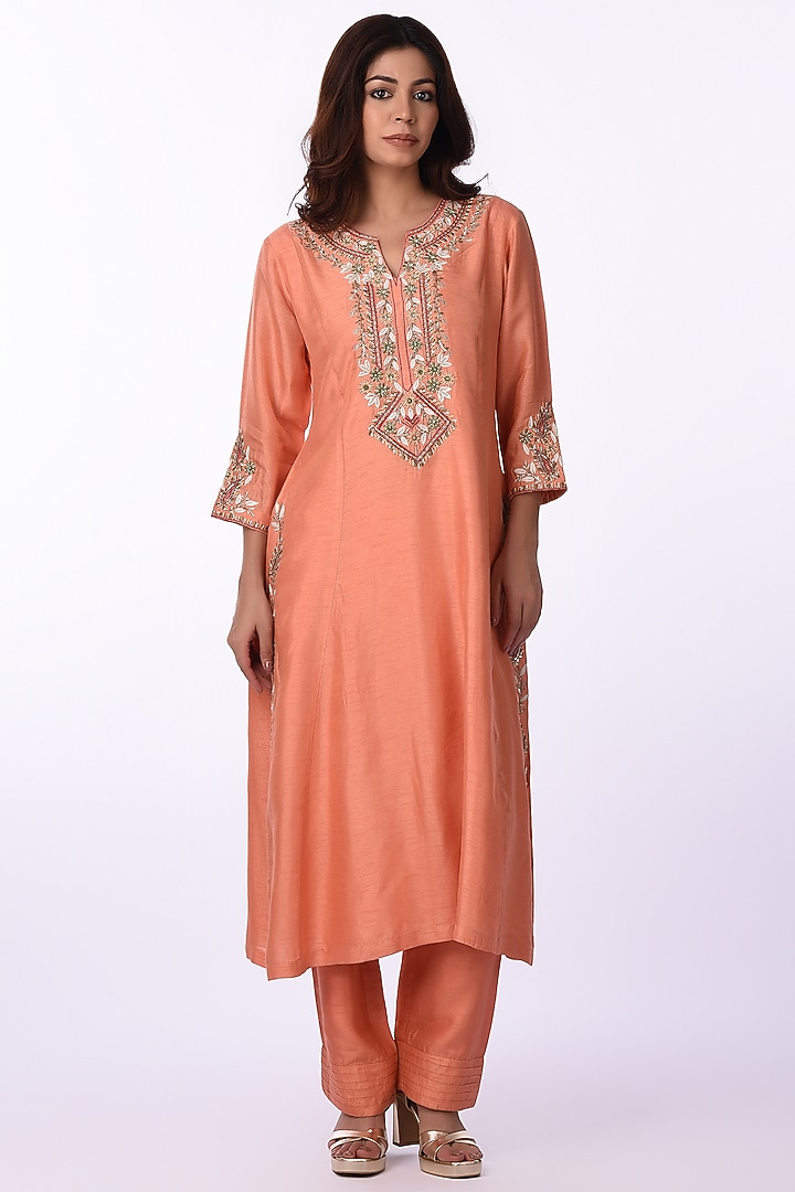 Peach Raw Silk Mirror Embroidered Kurta Set by Isha & Anshul at Pernia's Pop Up Shop