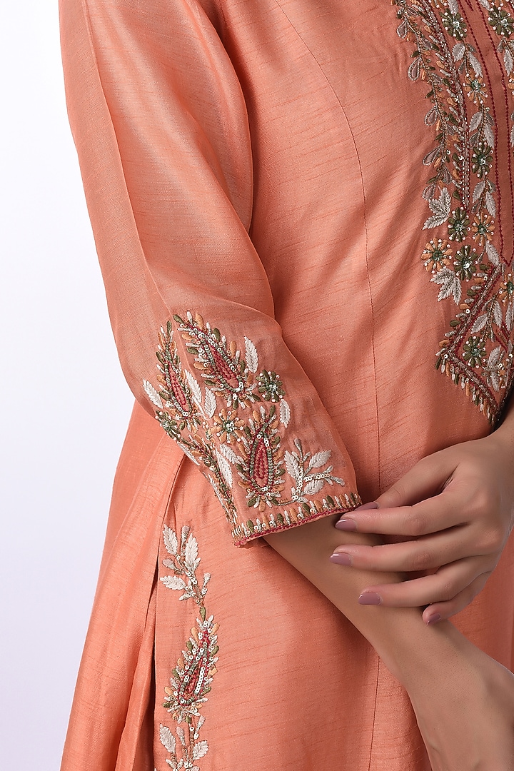 Peach Raw Silk Mirror Embroidered Kurta Set by Isha & Anshul at Pernia's Pop Up Shop