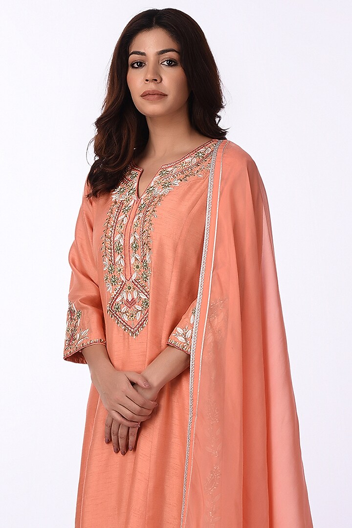 Peach Raw Silk Mirror Embroidered Kurta Set by Isha & Anshul at Pernia's Pop Up Shop