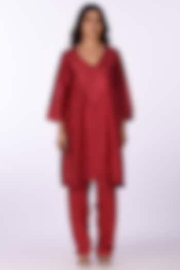 Red Silk Chanderi Thread Embroidered Kurta Set by Isha & Anshul at Pernia's Pop Up Shop