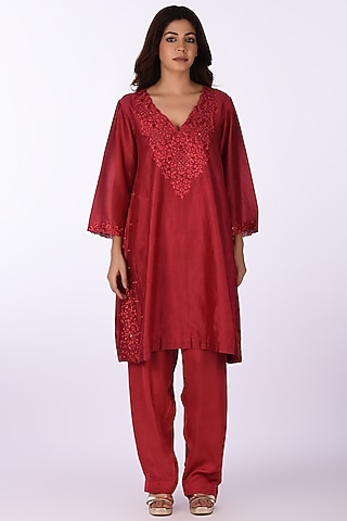 Red Silk Chanderi Thread Embroidered Kurta Set by Isha & Anshul