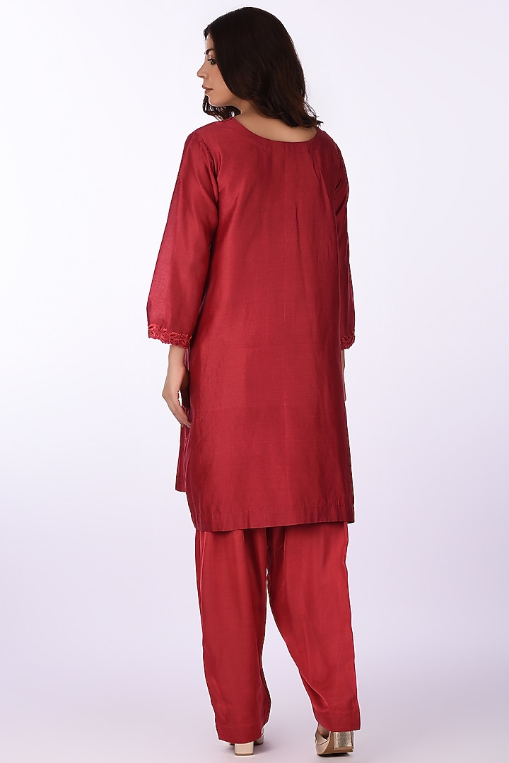 Red Silk Chanderi Thread Embroidered Kurta Set by Isha & Anshul at Pernia's Pop Up Shop