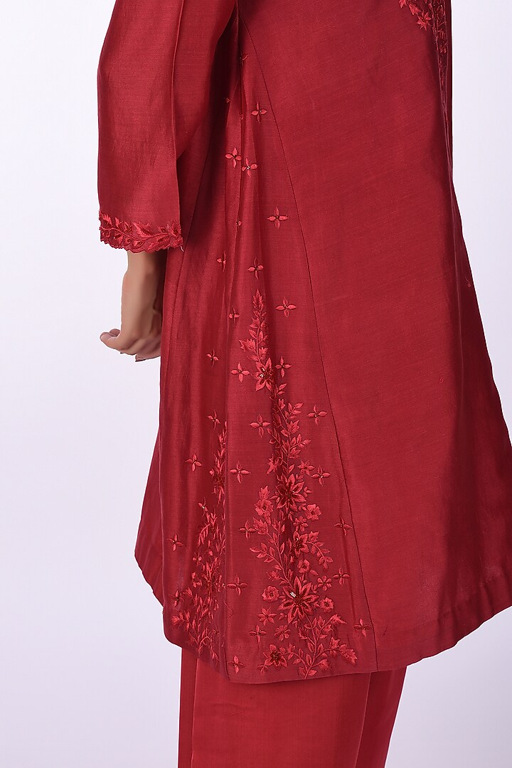 Red Silk Chanderi Thread Embroidered Kurta Set by Isha & Anshul at Pernia's Pop Up Shop