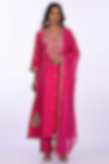Bright Rani Pink Raw Silk Thread Embroidered Kurta Set by Isha & Anshul at Pernia's Pop Up Shop